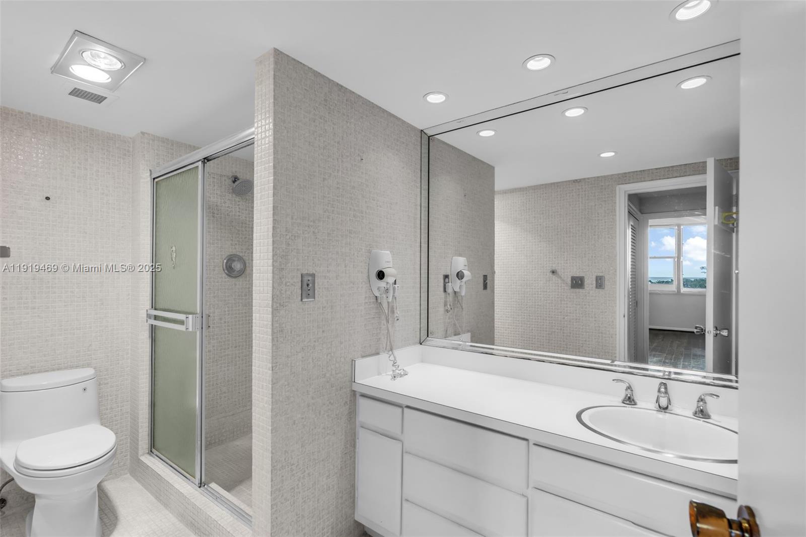 200 Ocean Lane Dr Unit: 407-GR09