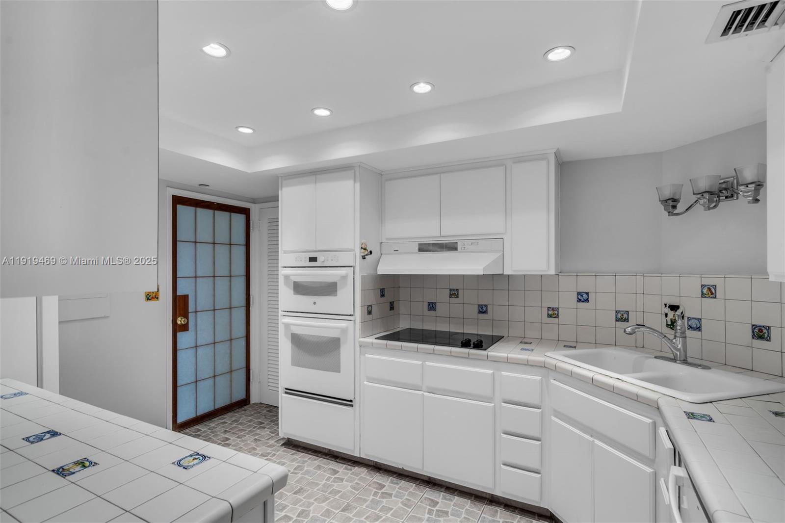 200 Ocean Lane Dr Unit: 407-GR09