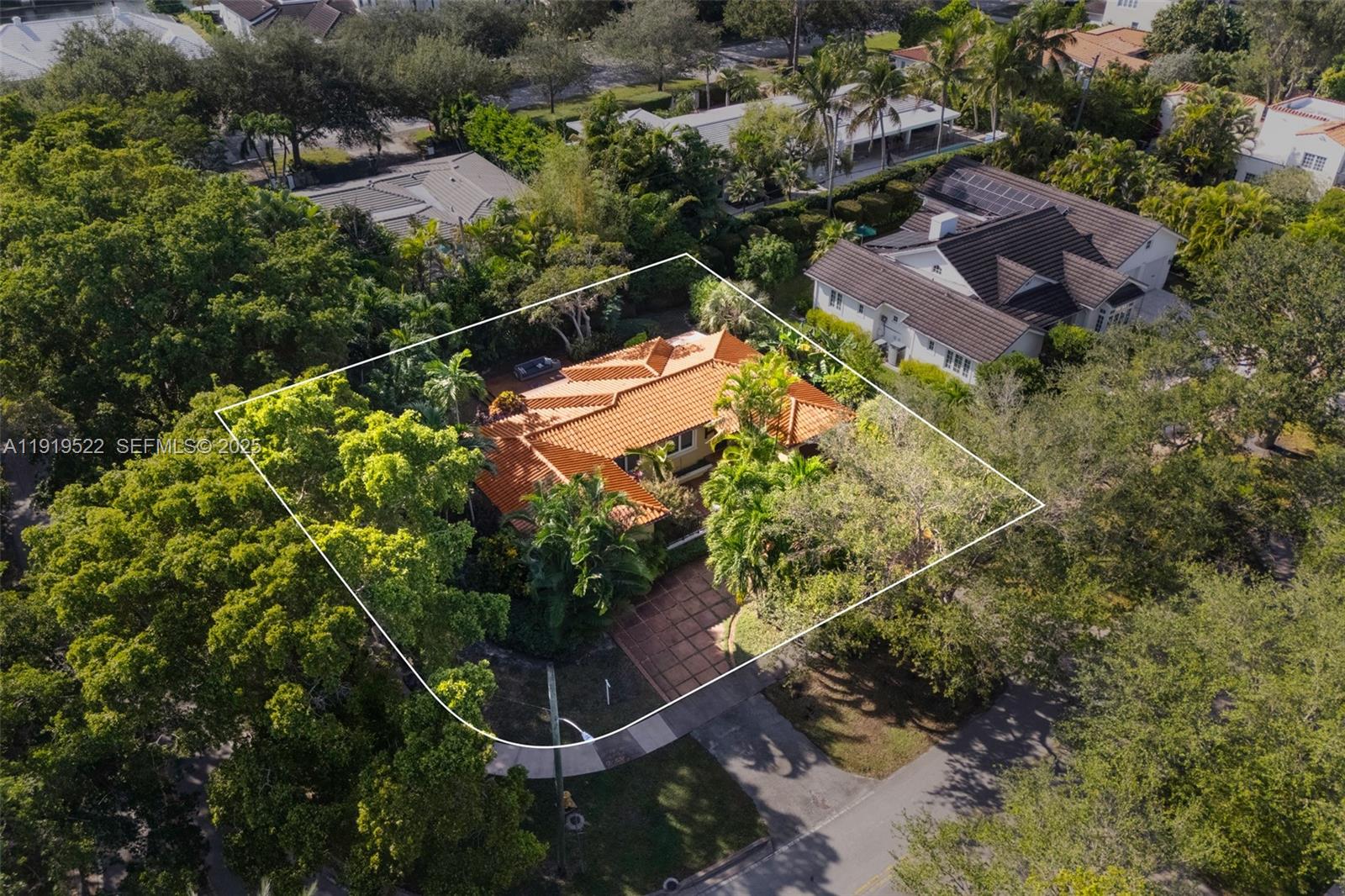 06520 San Vicente St