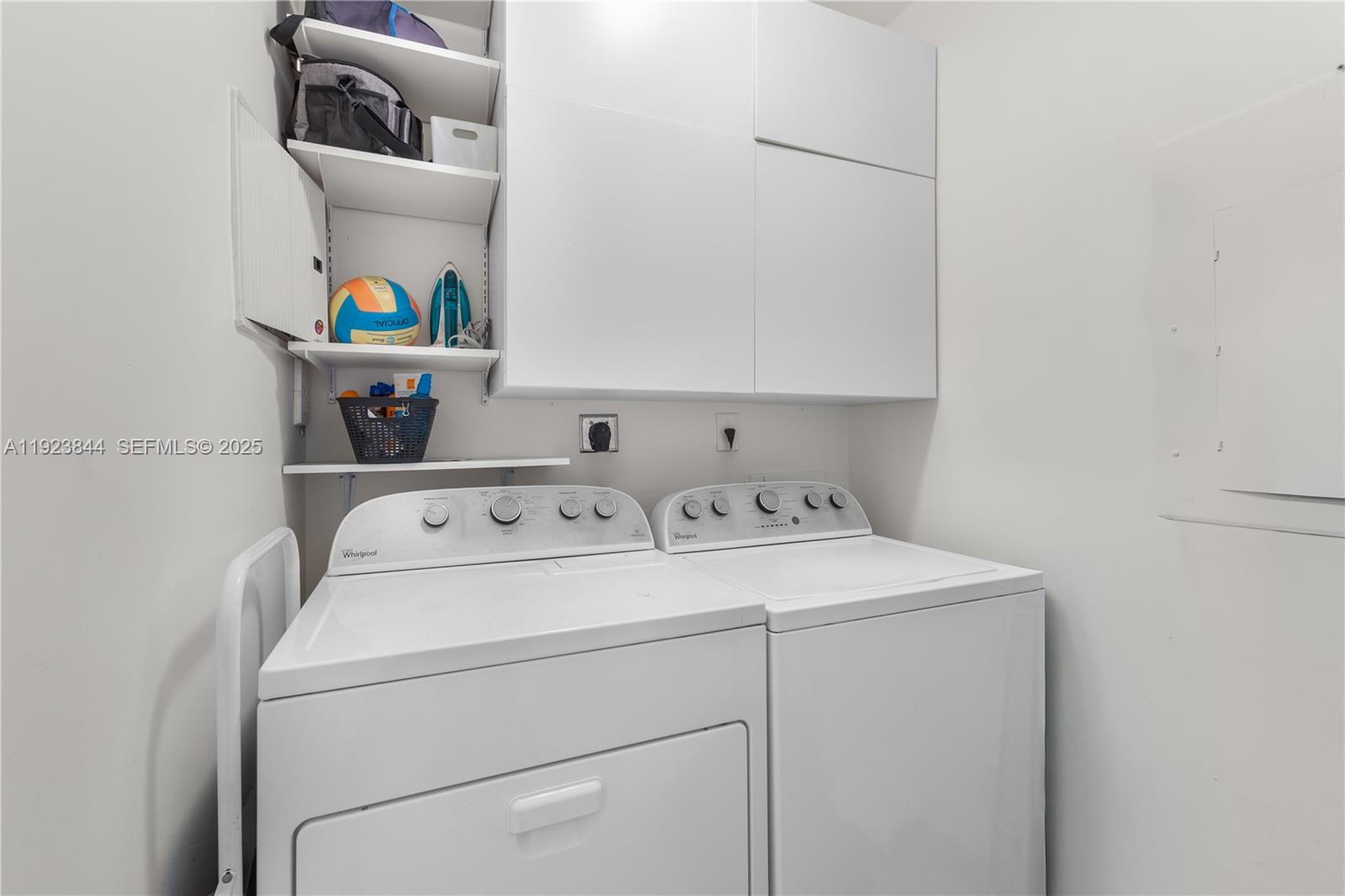 18101 Collins Ave # 906