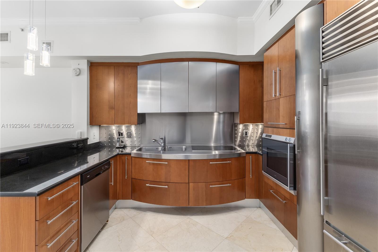 18101 Collins Ave # 906