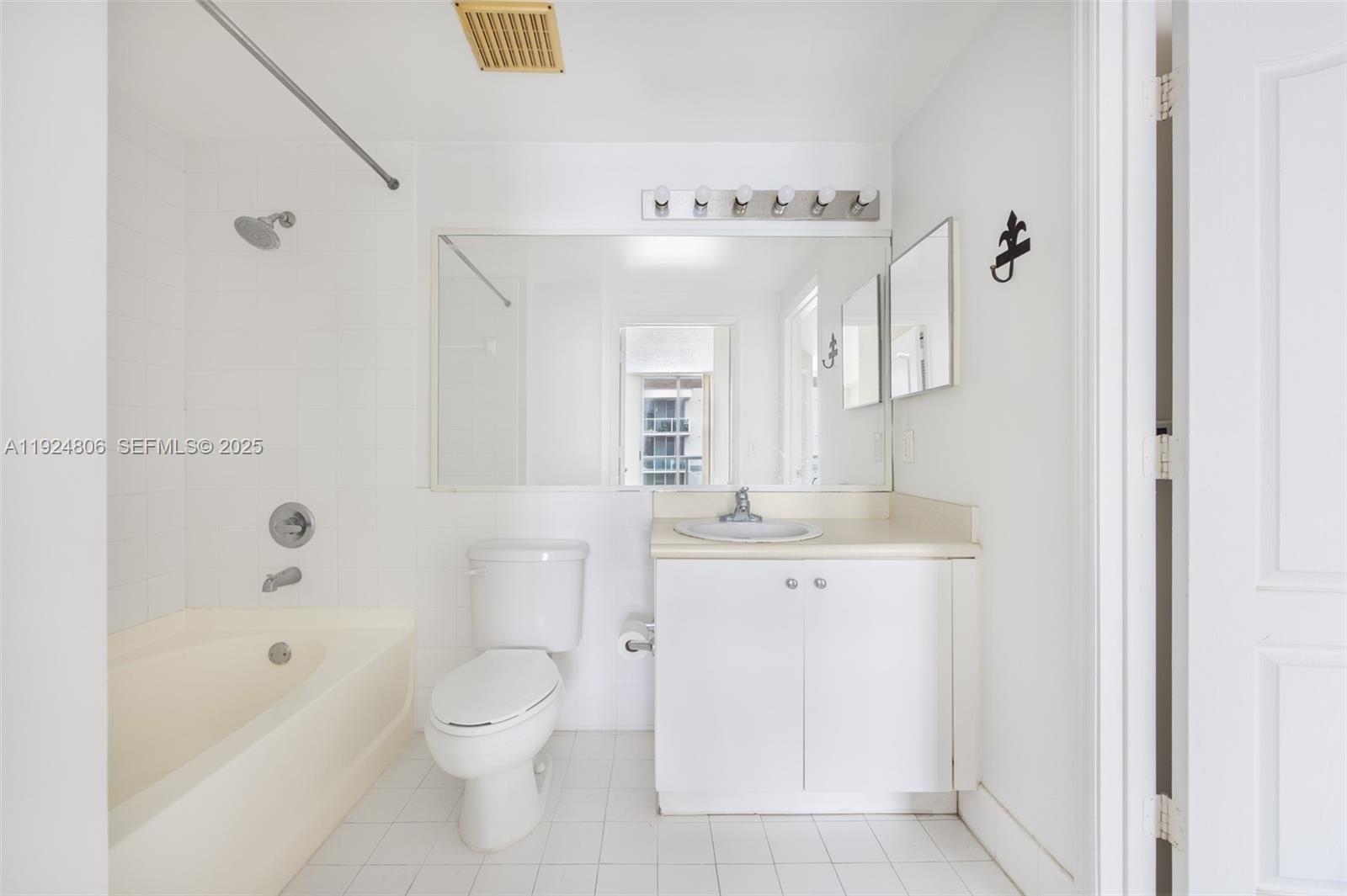 5085 NW 7th St Unit: PH12