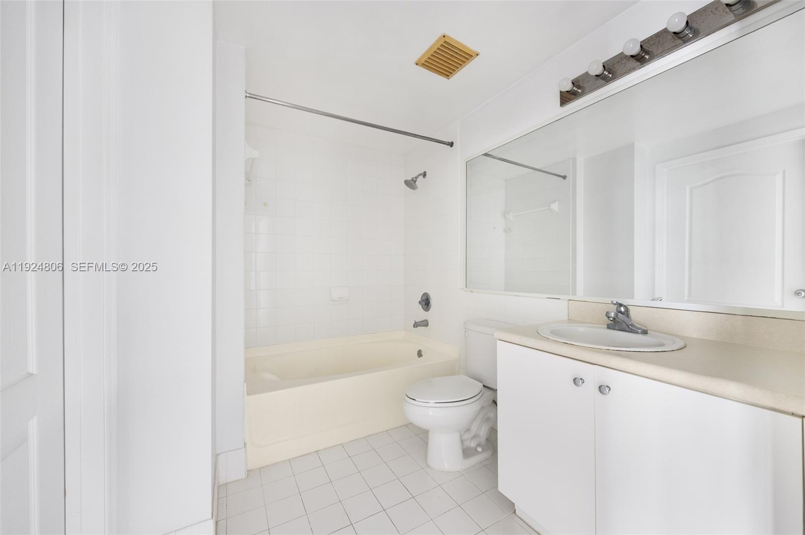 5085 NW 7th St Unit: PH12