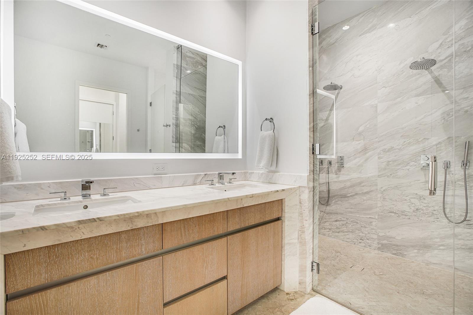 2821 S Bayshore Dr # 15C