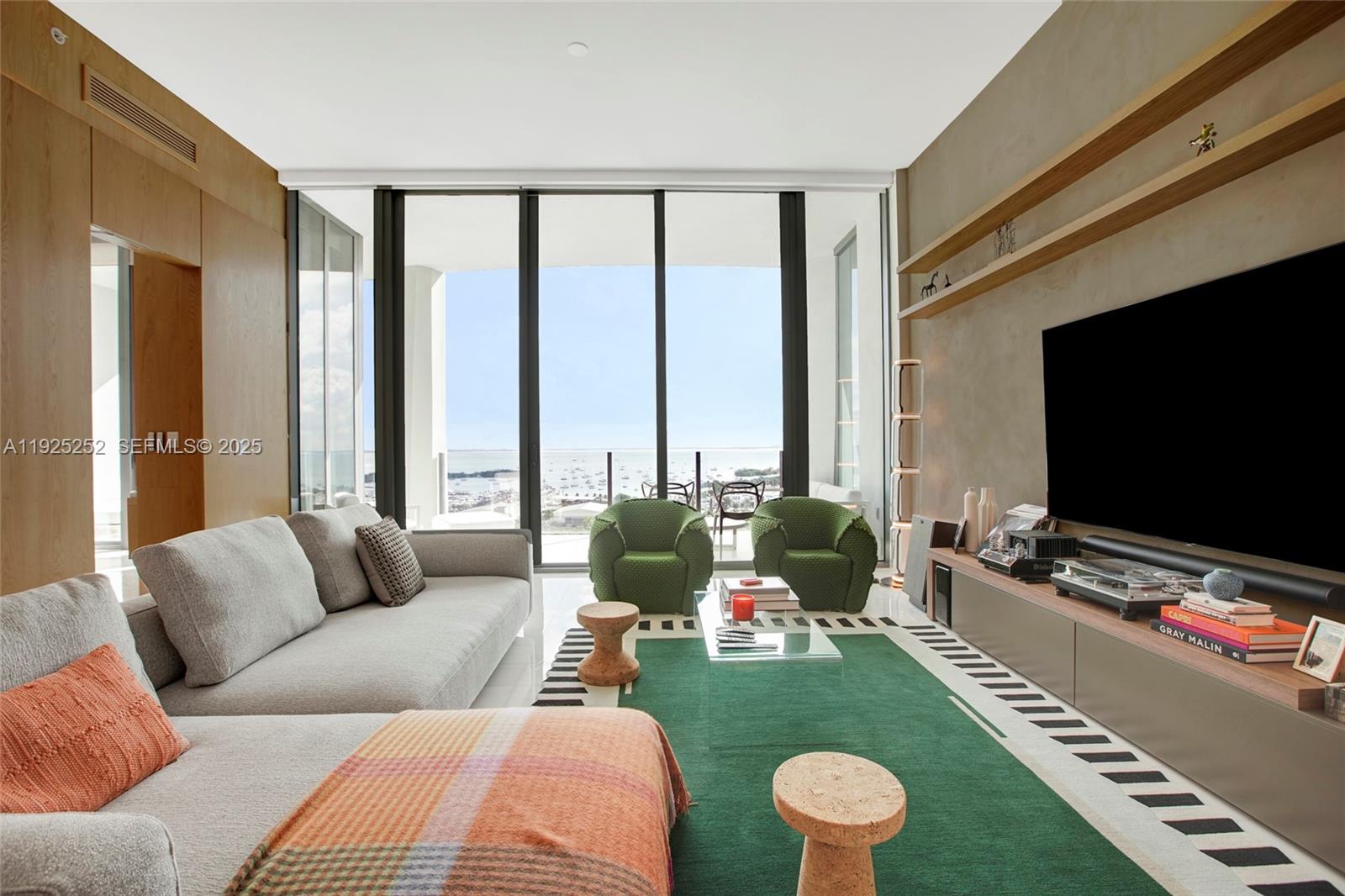 2821 S Bayshore Dr # 15C