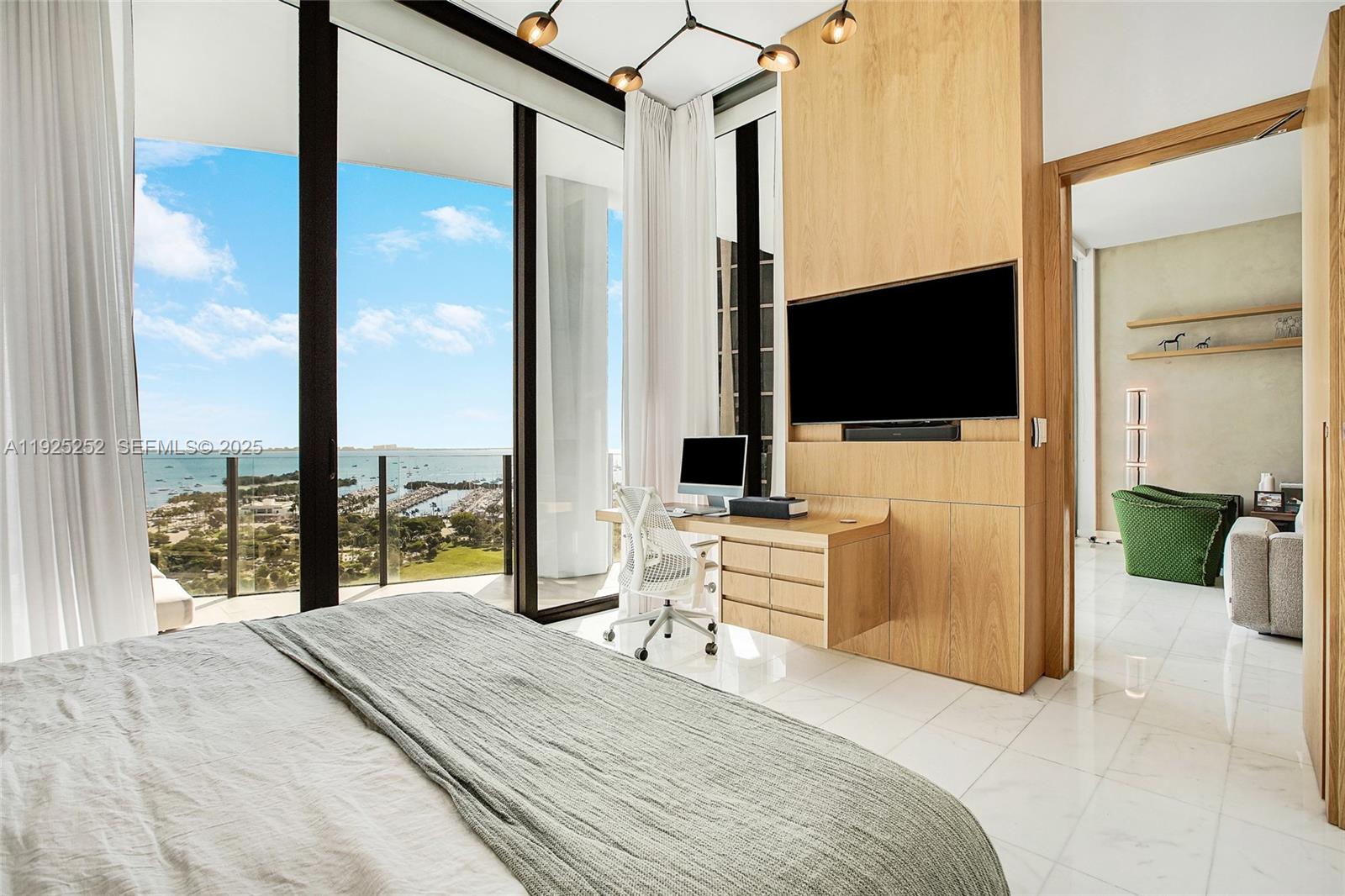 2821 S Bayshore Dr # 15C