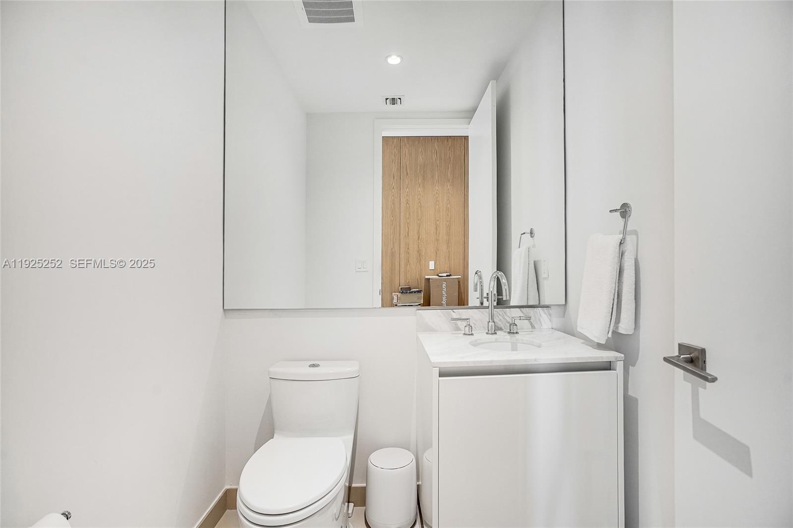 2821 S Bayshore Dr # 15C