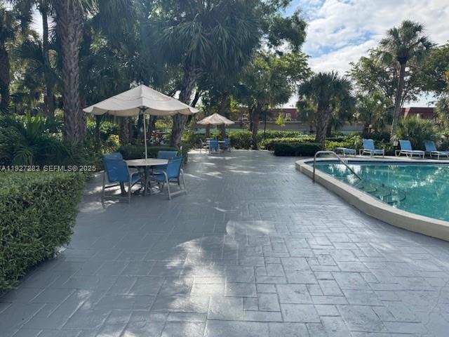 4550 NW 9th St # 416E