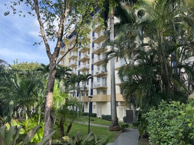 4550 NW 9th St # 416E