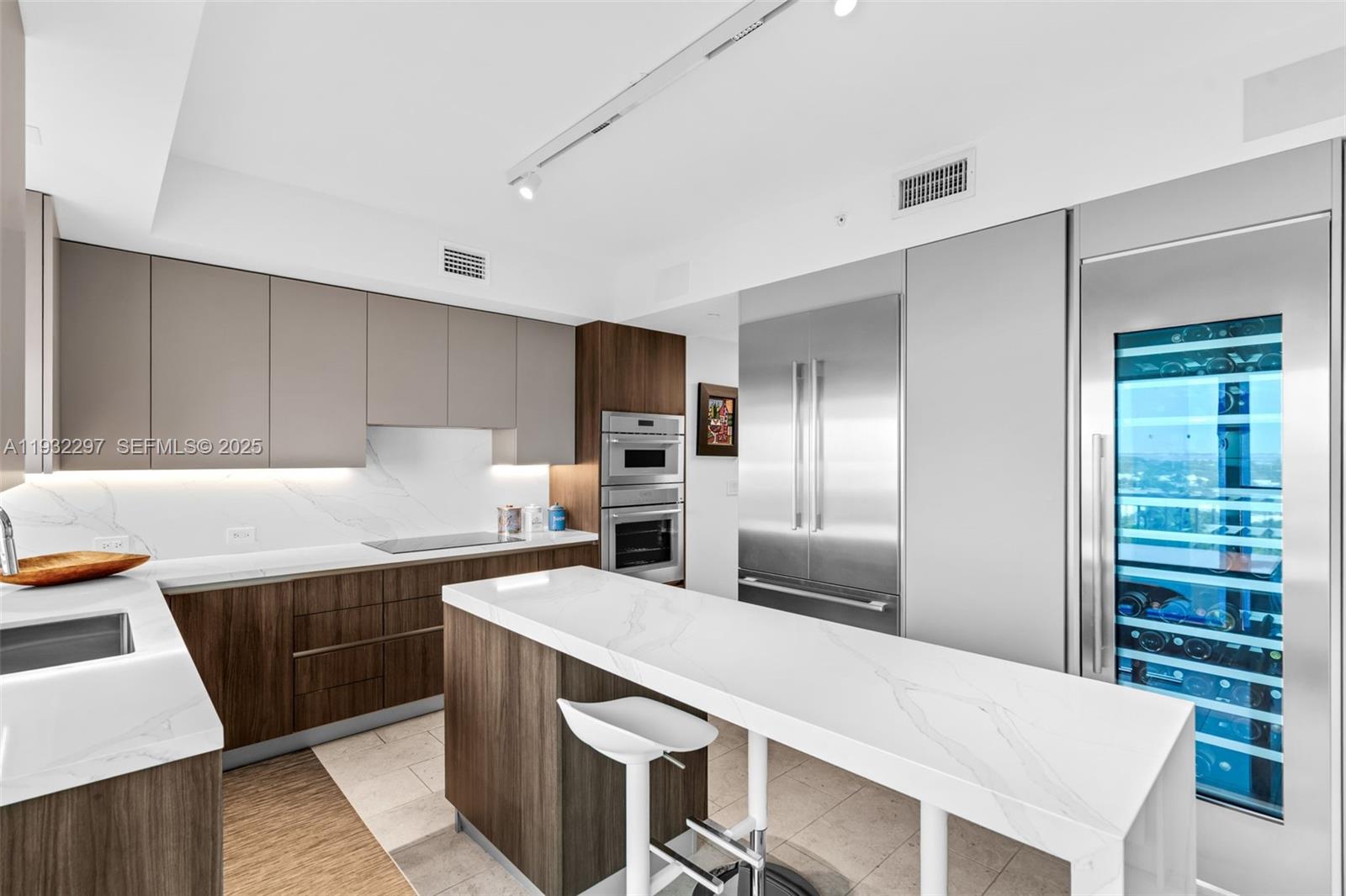 781 Crandon Blvd # 801