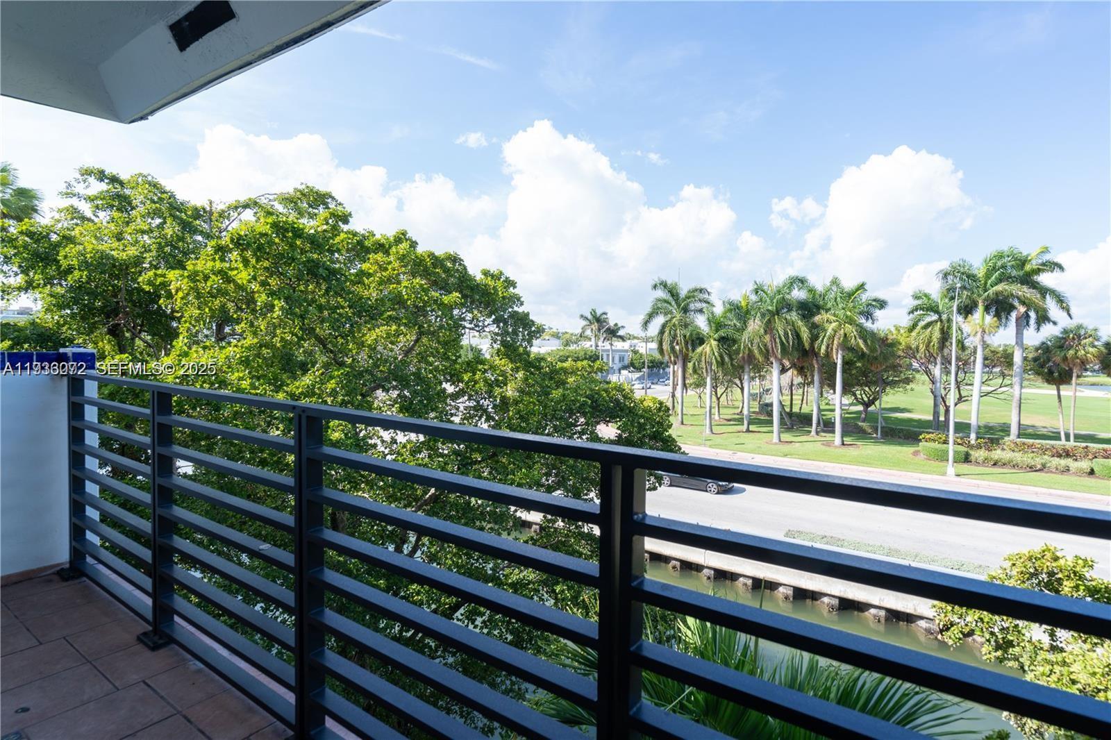 1840 Jefferson Ave # 302