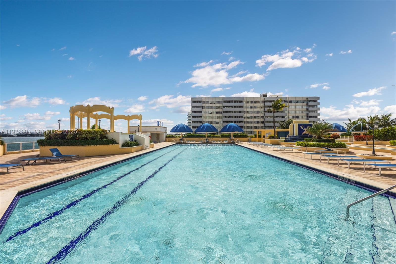 7601 E Treasure Dr # 1119