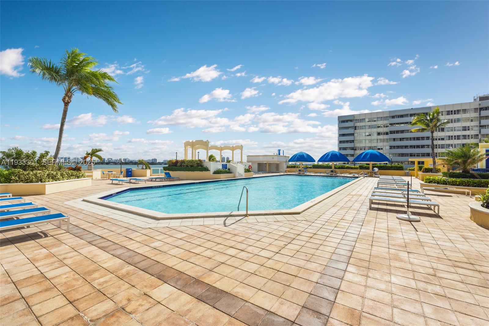 7601 E Treasure Dr # 1119