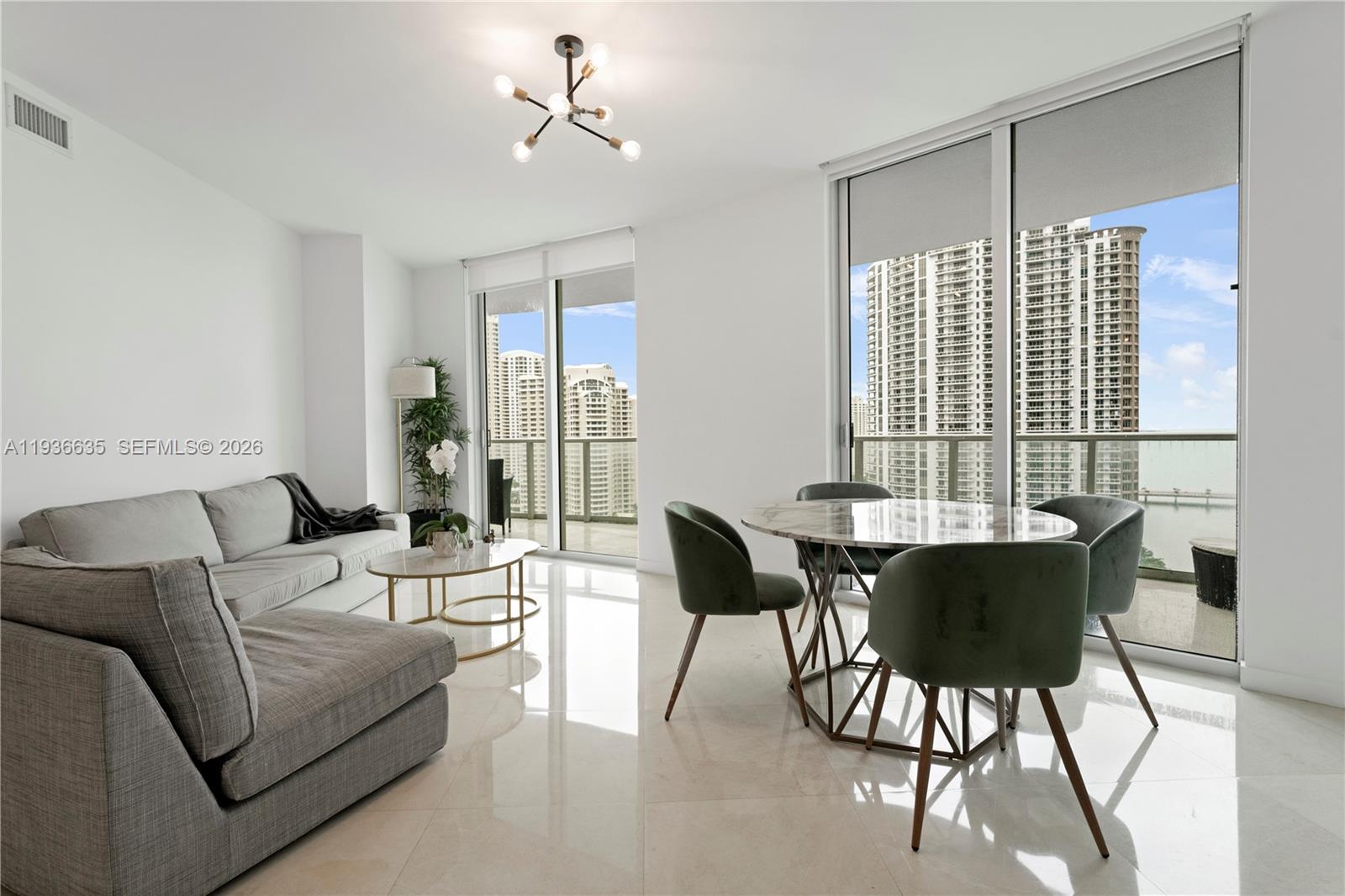 300 S Biscayne Blvd # 1608 Unit: T-1608