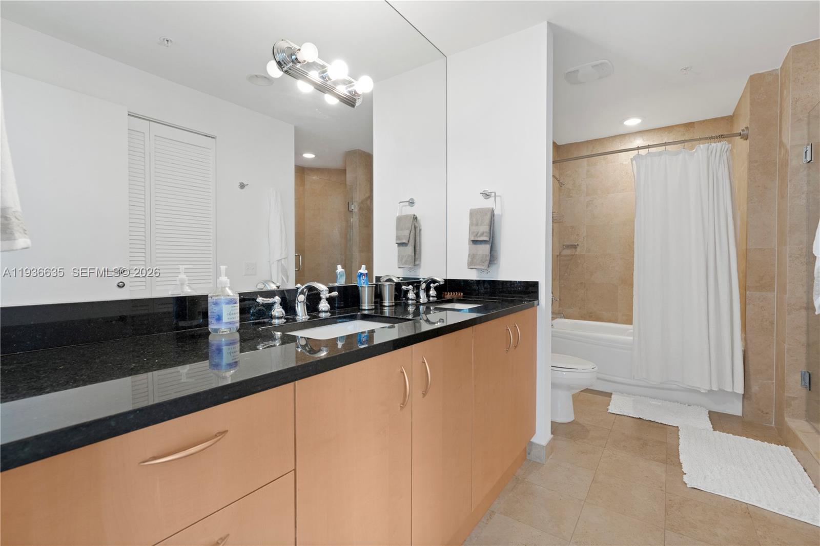 300 S Biscayne Blvd # 1608 Unit: T-1608