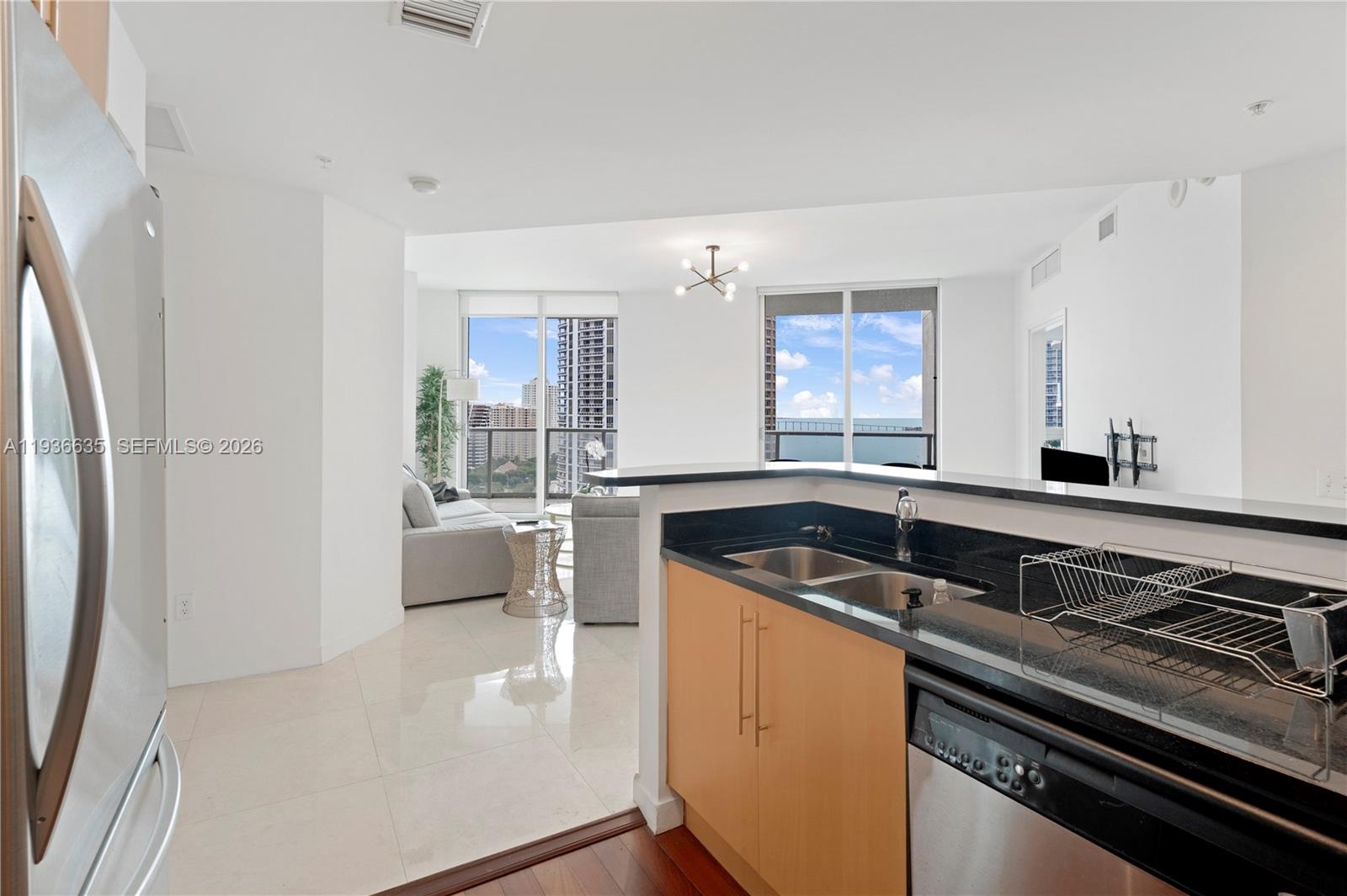 300 S Biscayne Blvd # 1608 Unit: T-1608