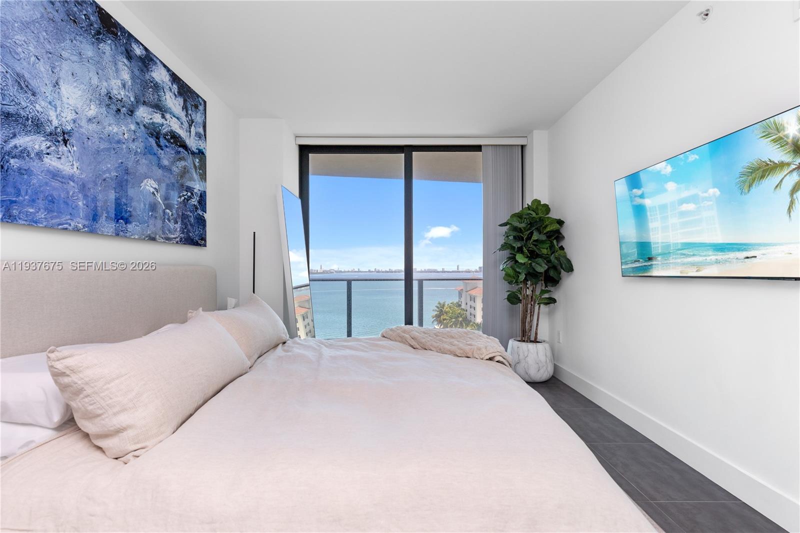 460 NE 28th St # 808