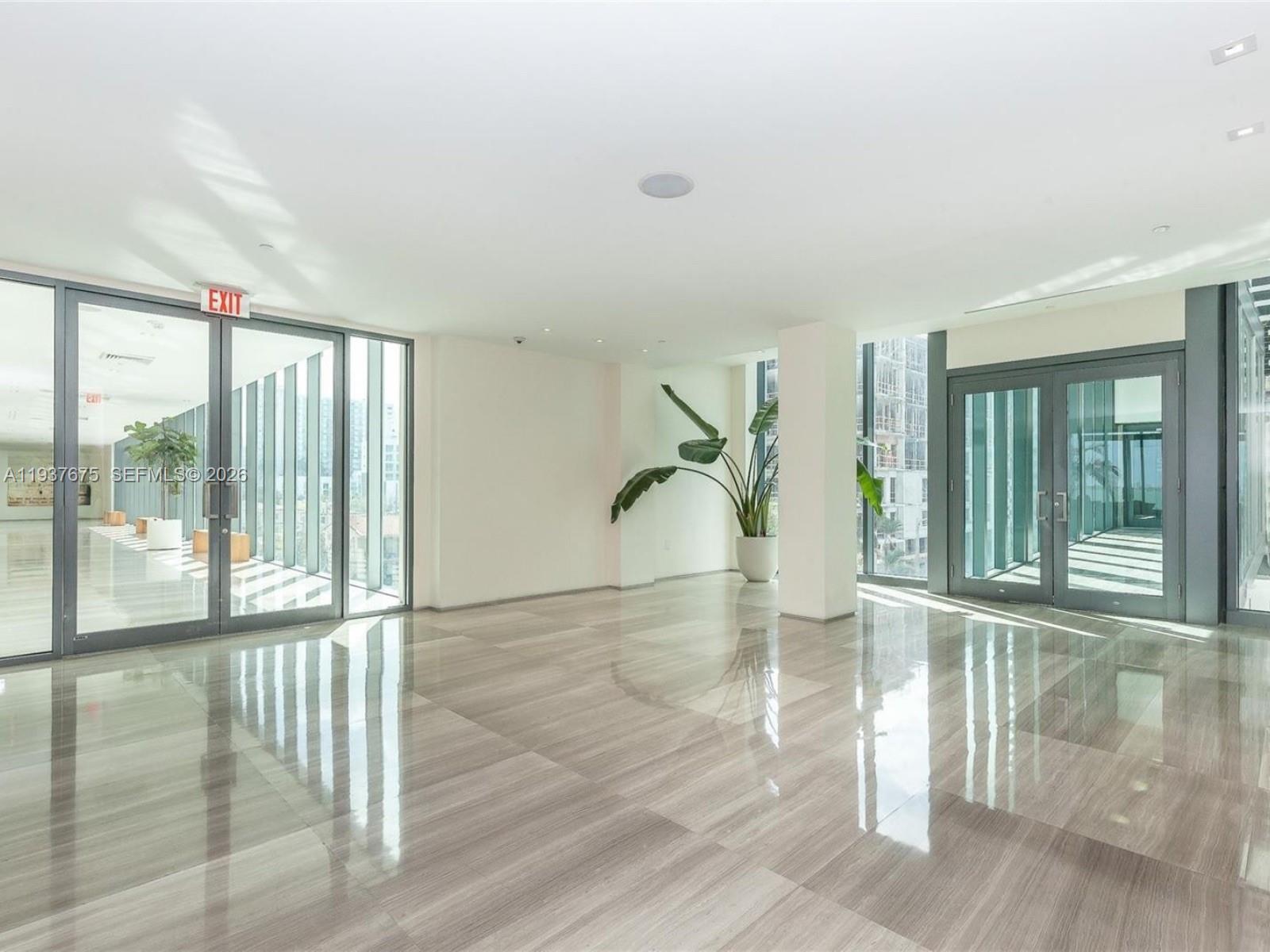 460 NE 28th St # 808