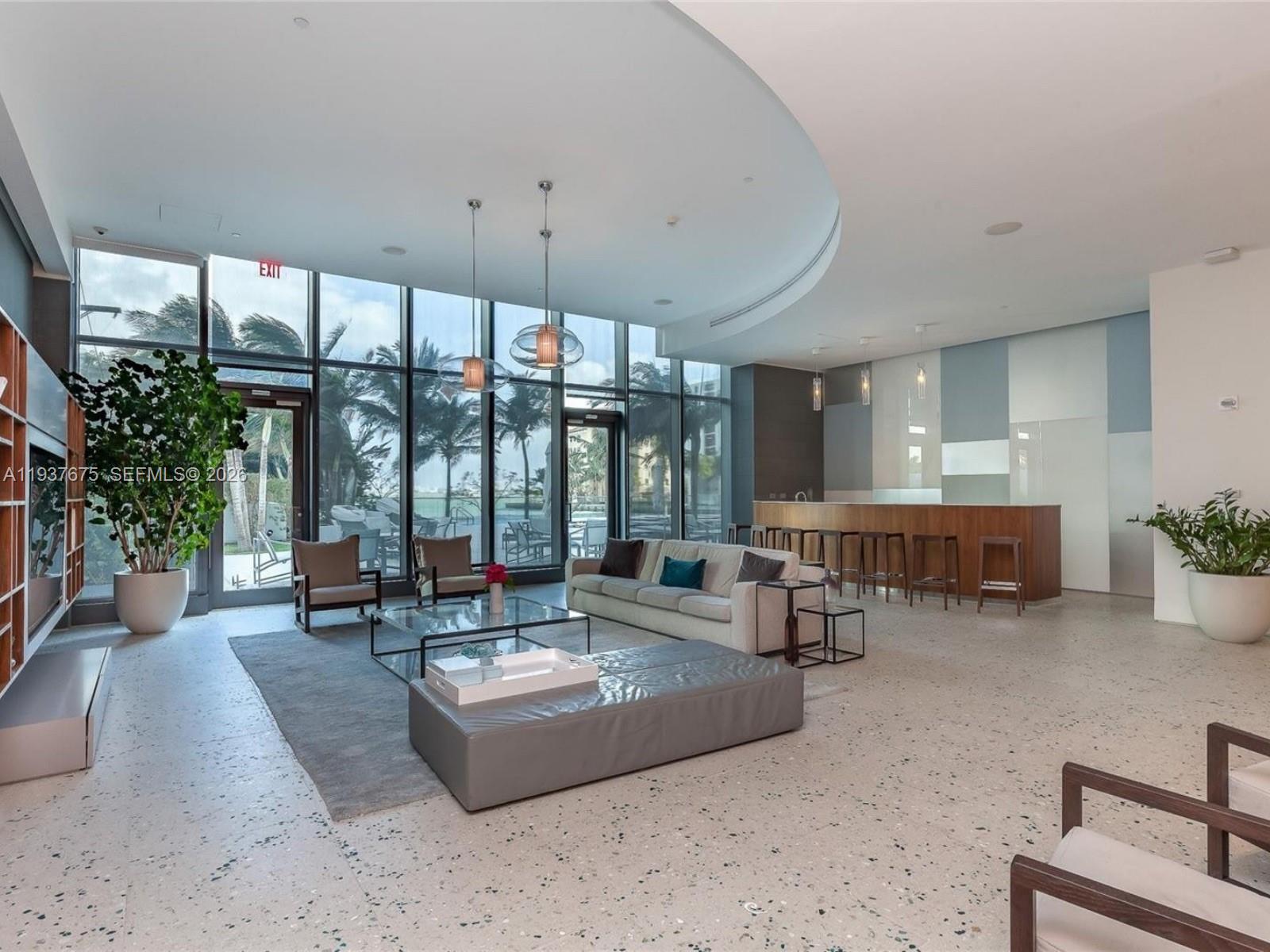 460 NE 28th St # 808