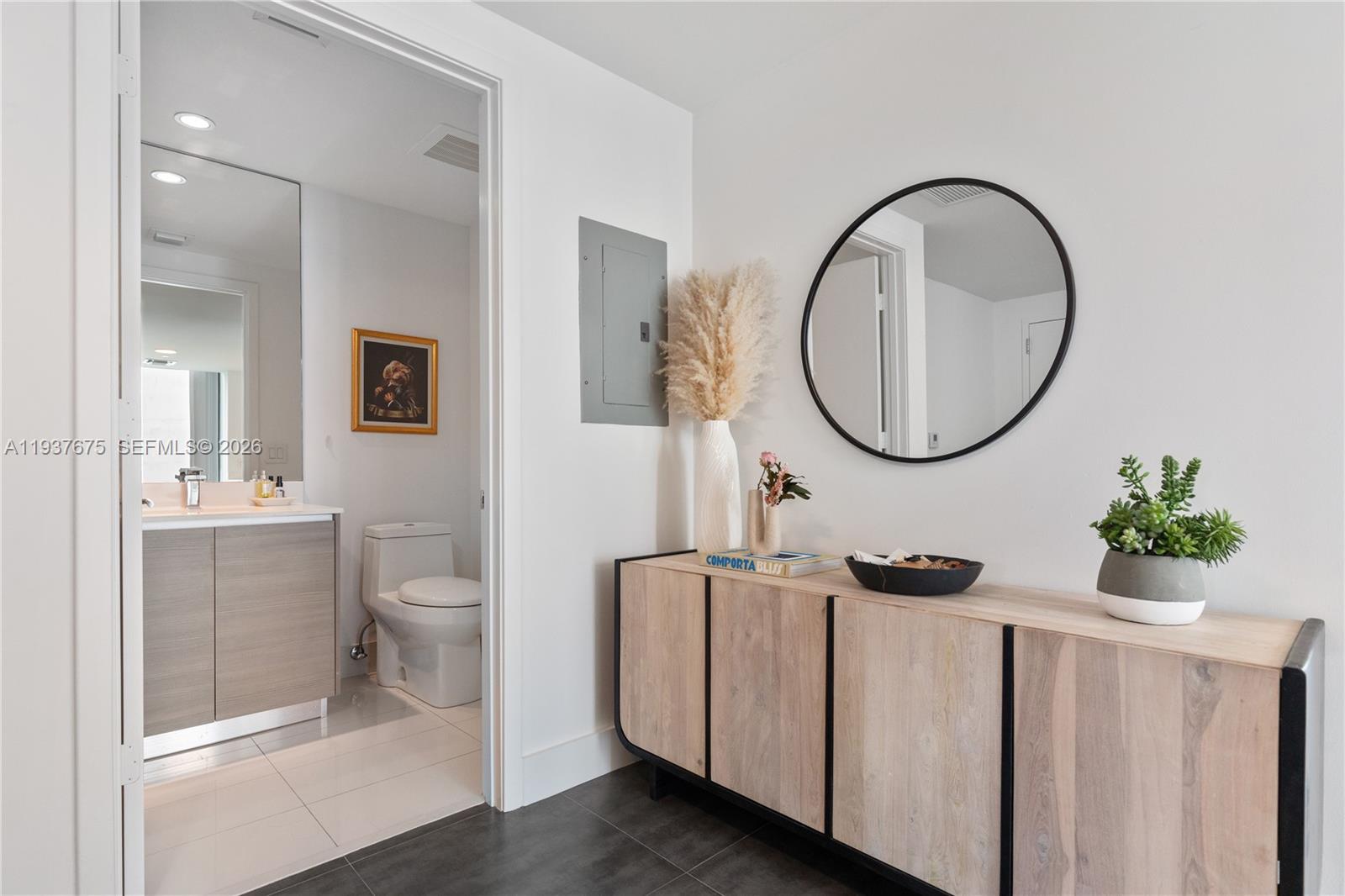 460 NE 28th St # 808