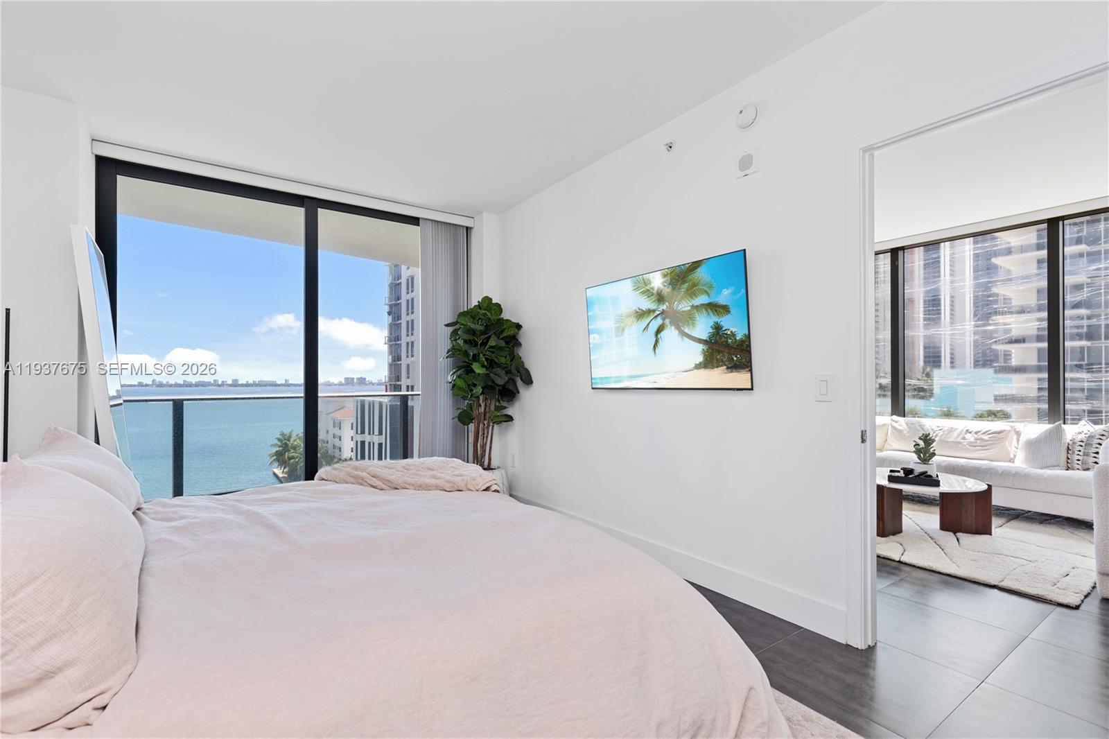 460 NE 28th St # 808