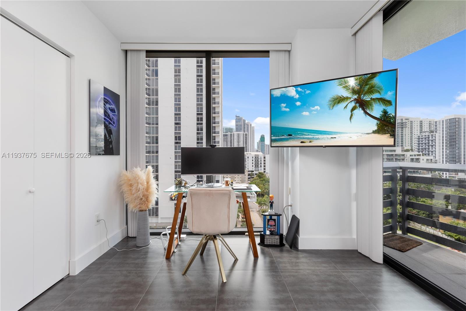 460 NE 28th St # 808