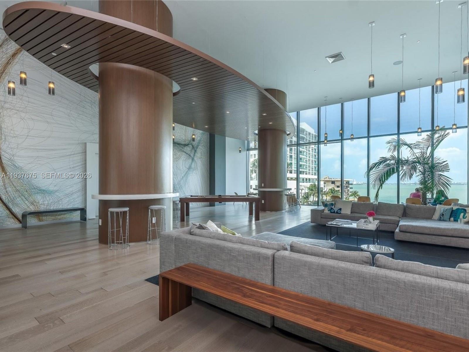 460 NE 28th St # 808