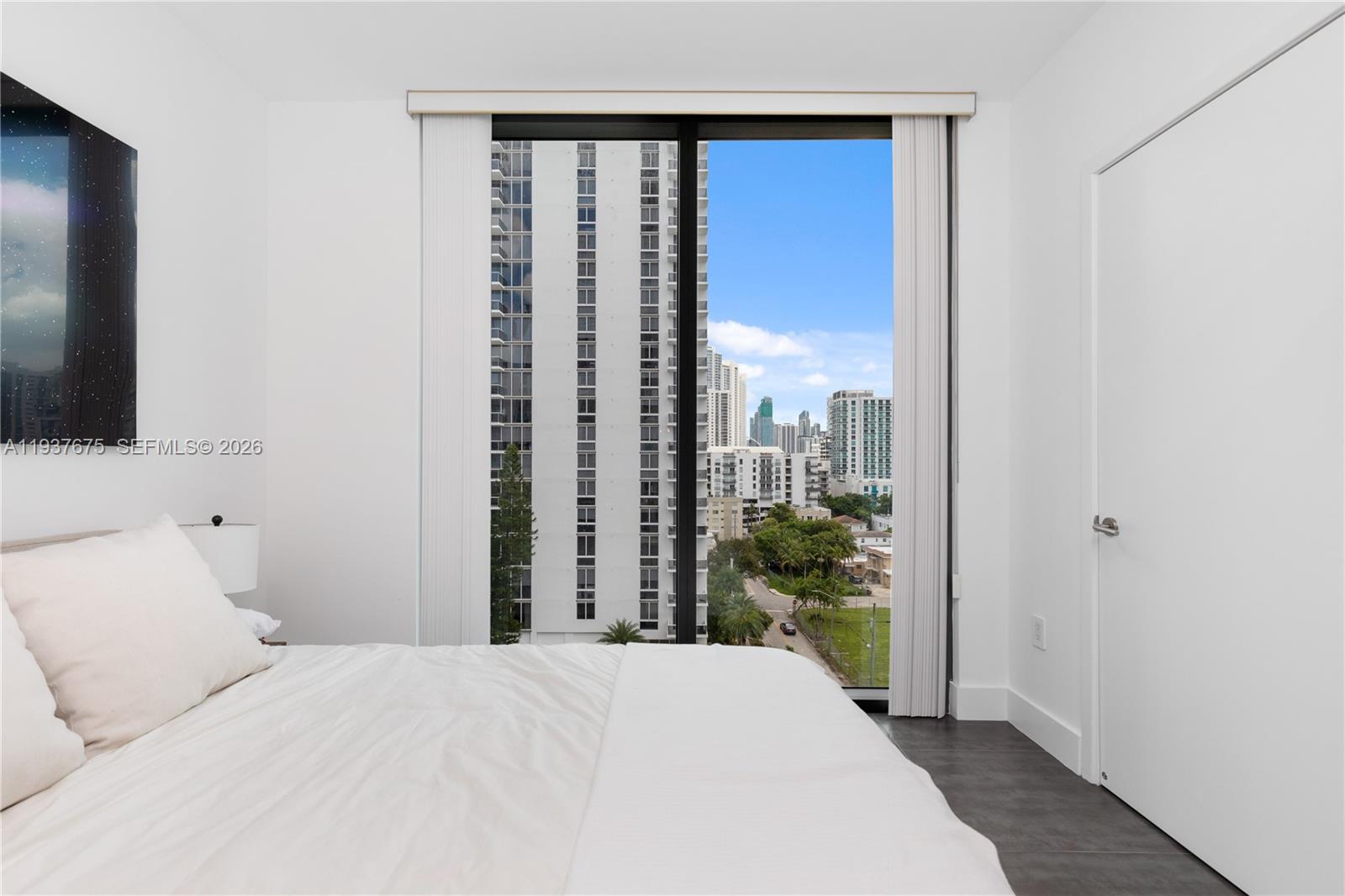 460 NE 28th St # 808