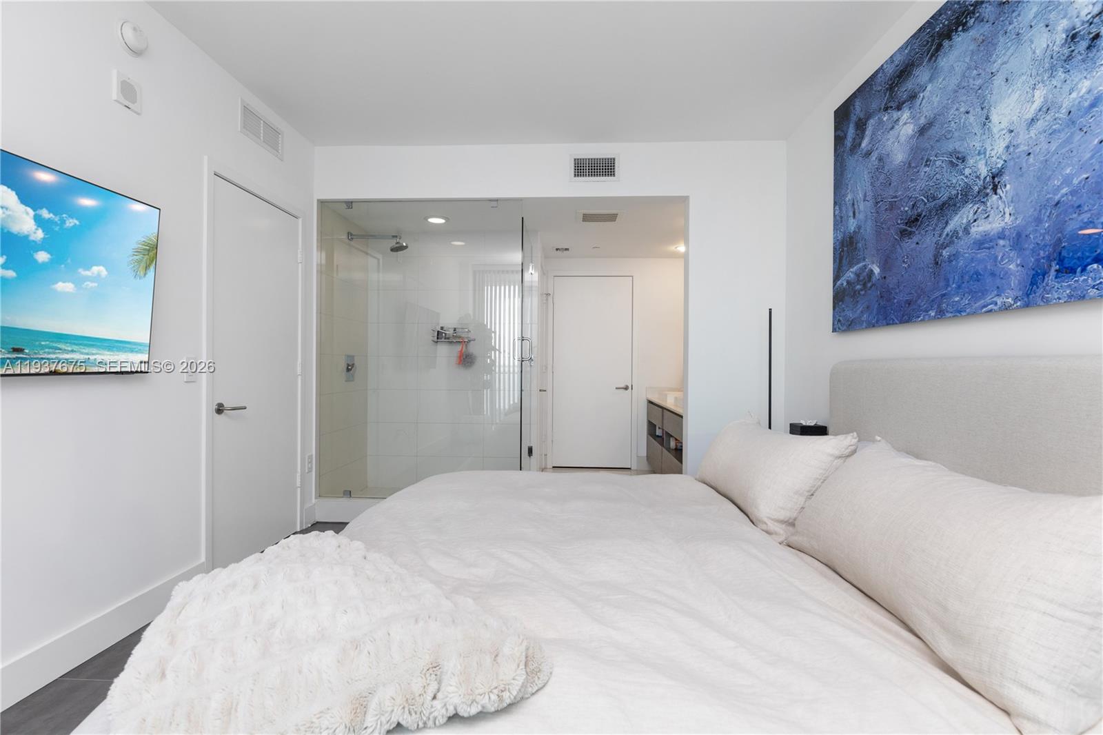 460 NE 28th St # 808