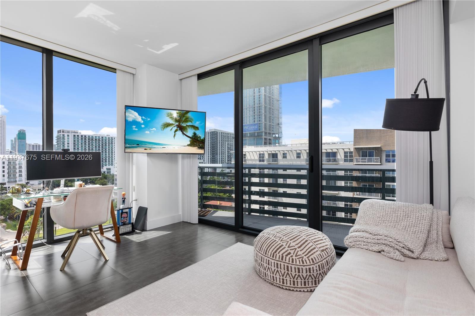 460 NE 28th St # 808