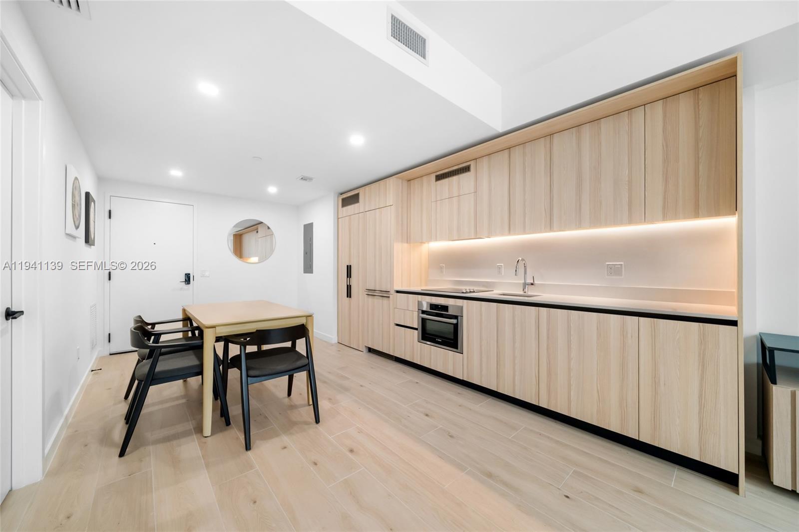 225 N Miami Unit: 1207