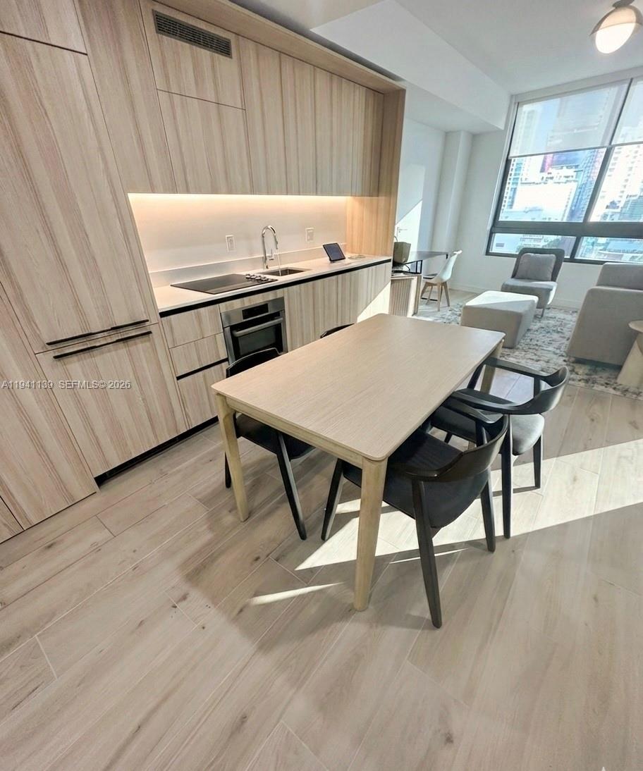 225 N Miami Unit: 1207