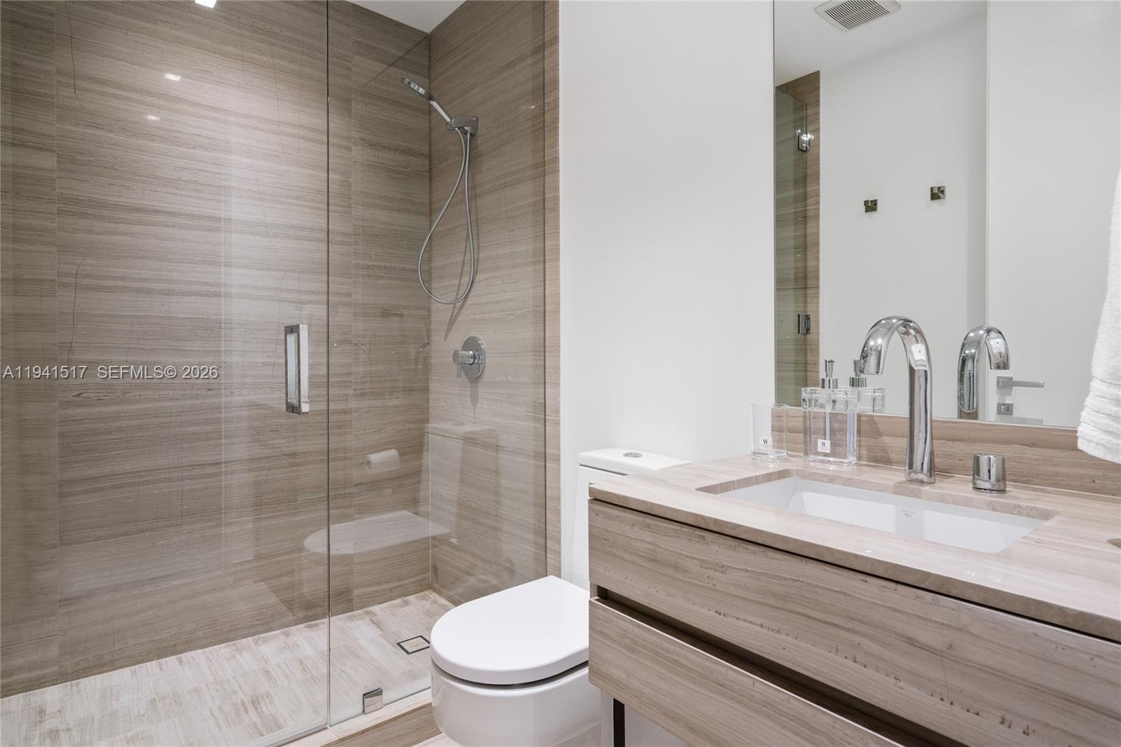 18975 Collins Ave # 1104