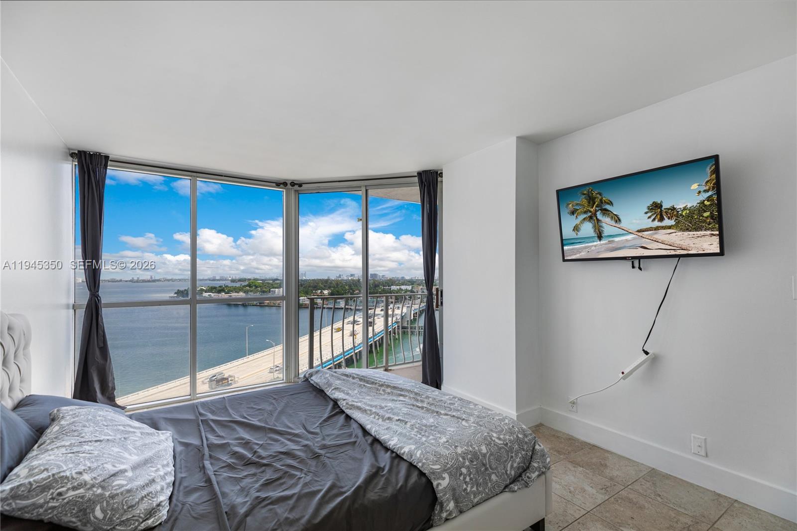 7601 E Treasure Dr # 1415