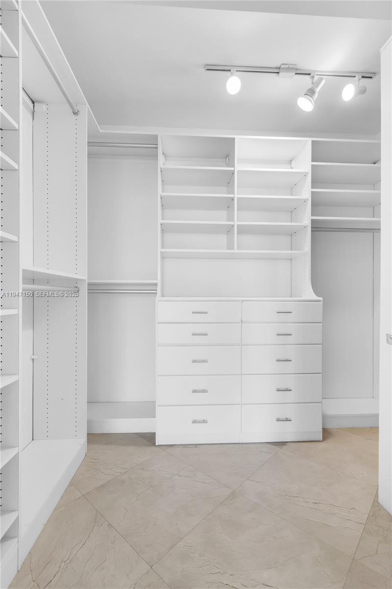 3101 S Ocean Dr # 2605