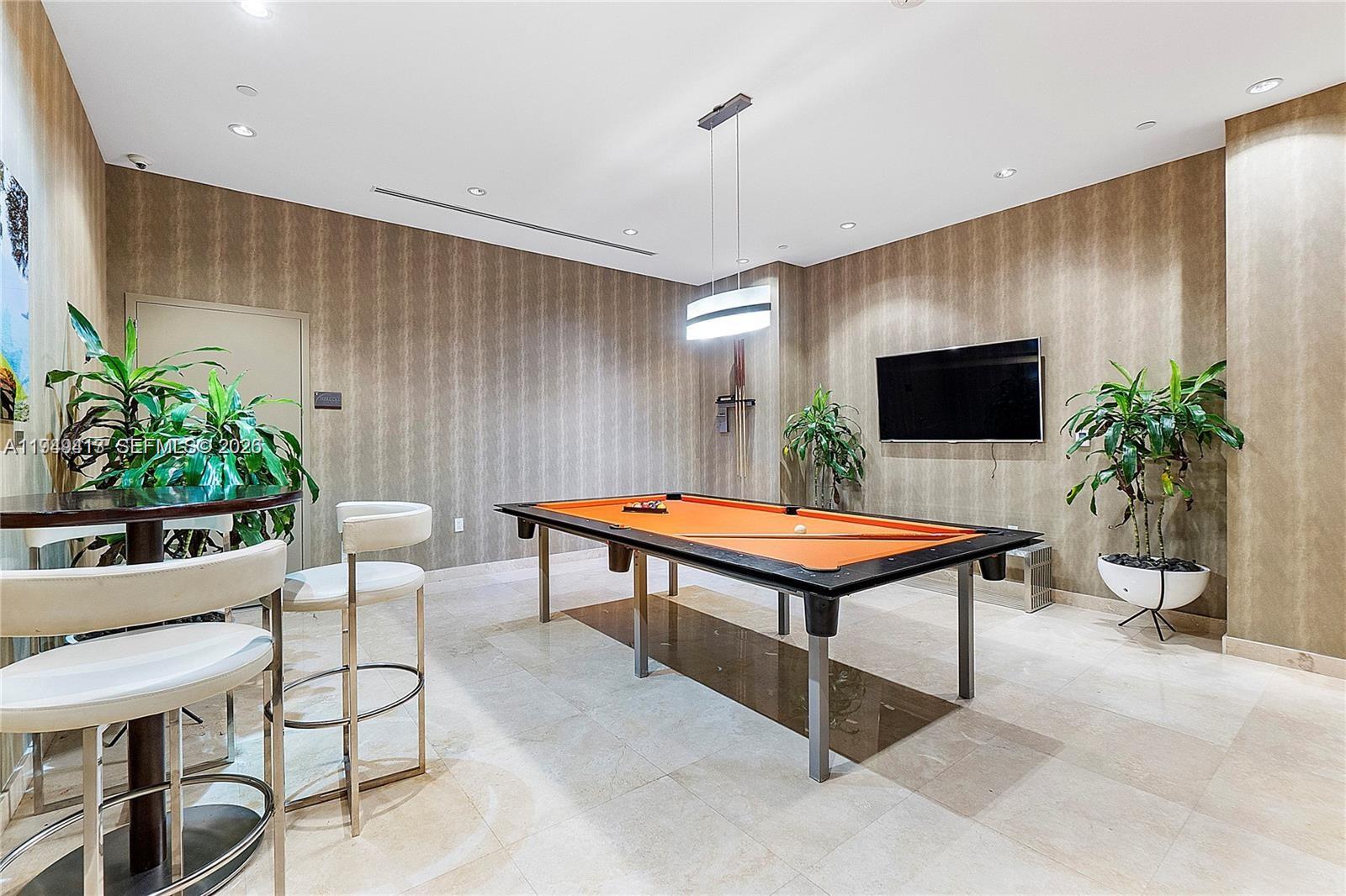 15811 Collins Ave # 403