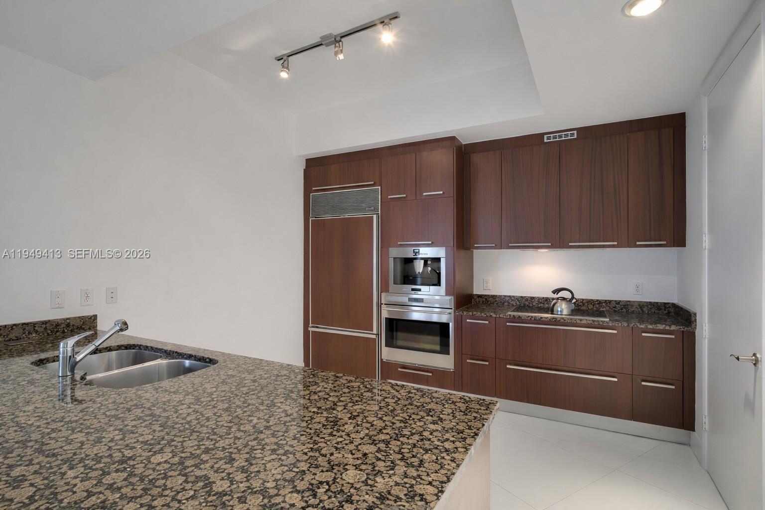 15811 Collins Ave # 403