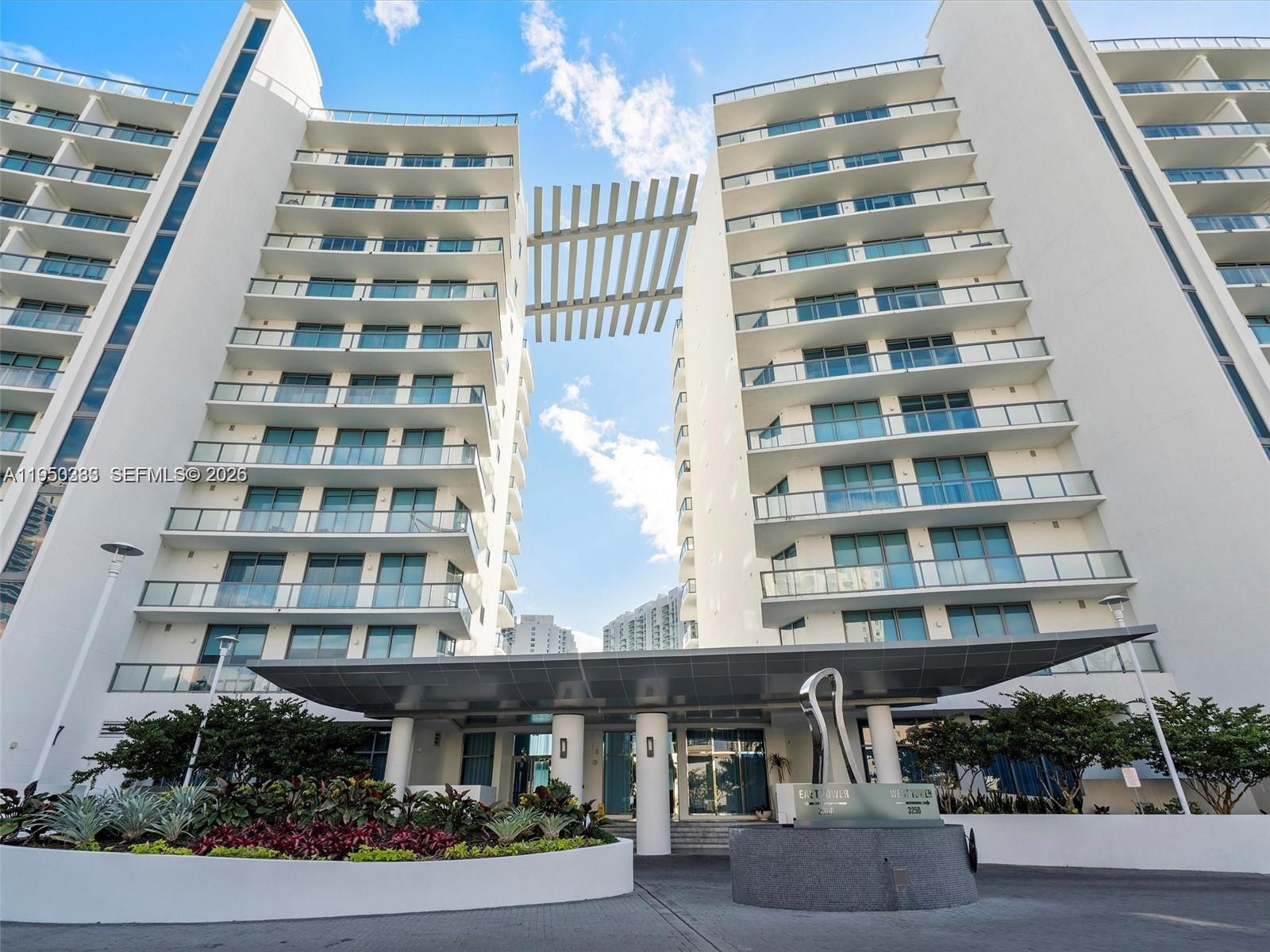 3250 NE 188th St Unit: UPH02 + ROOFTOP W/ POOL