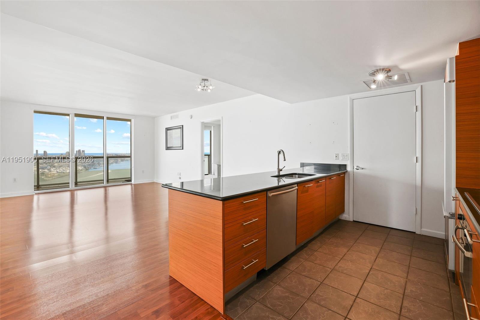 50 Biscayne Blvd # 3102