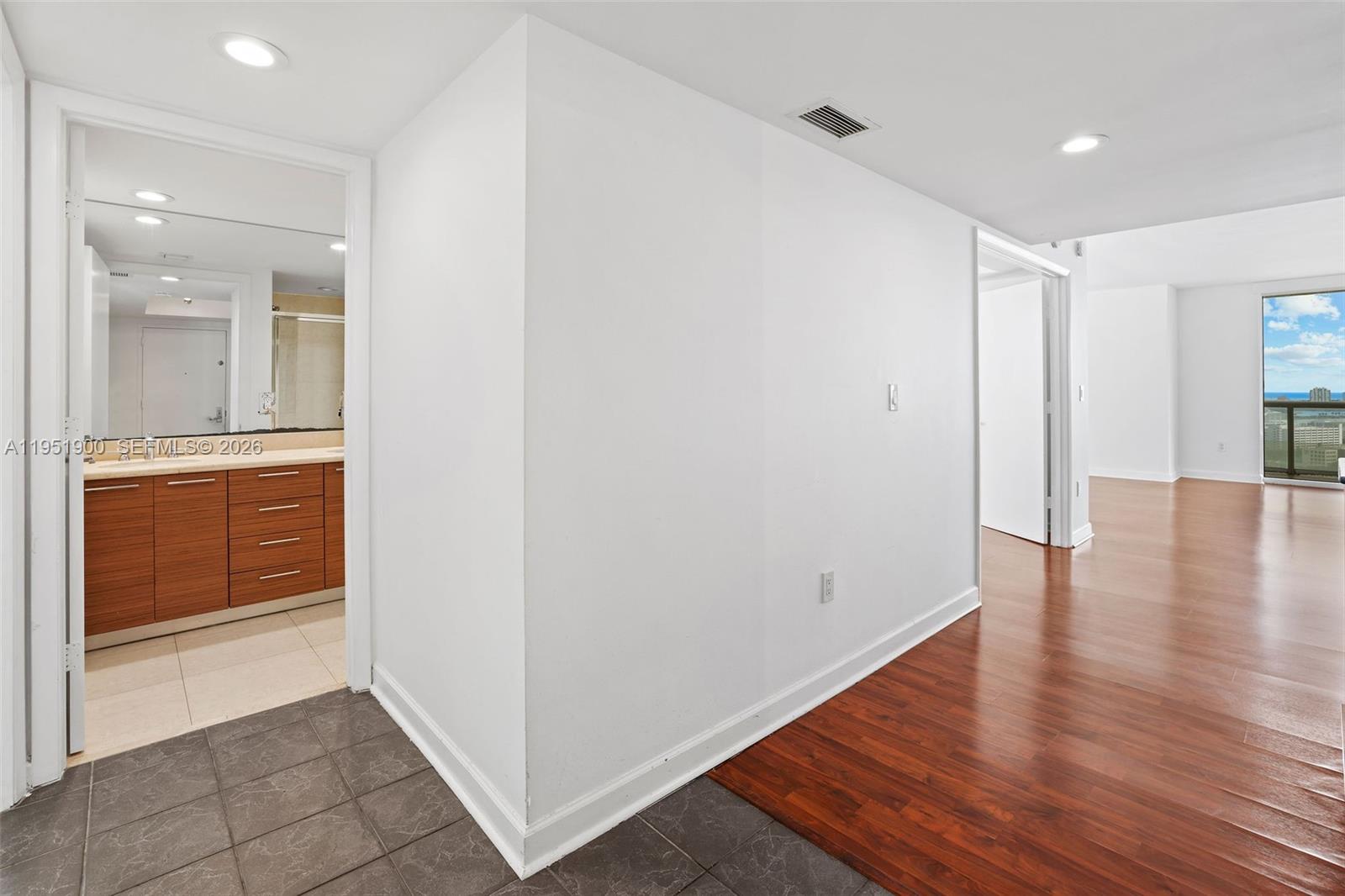 50 Biscayne Blvd # 3102