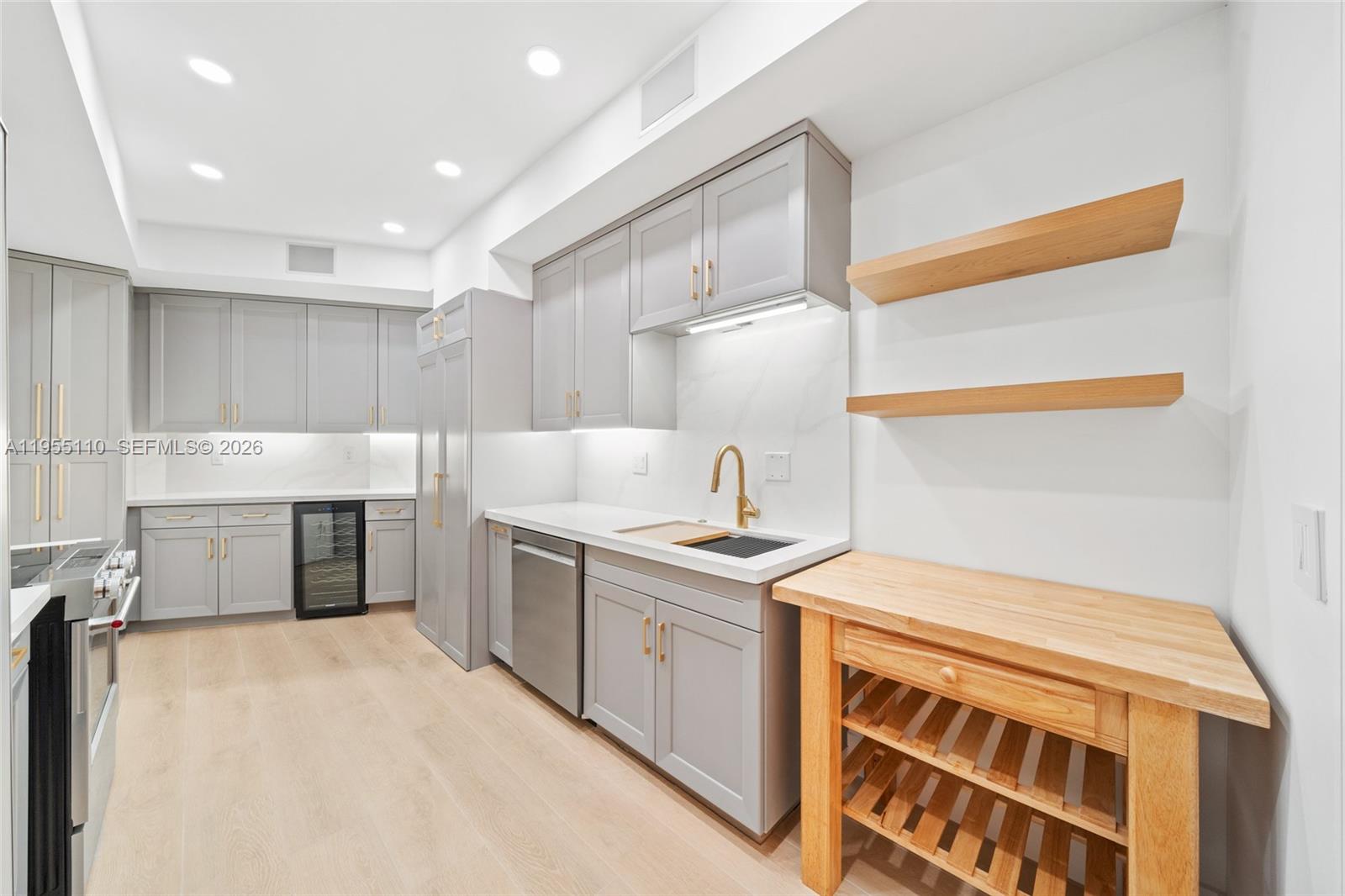 1111 Crandon Blvd # B103