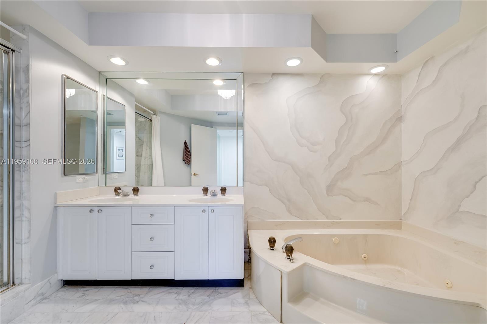 20281 E Country Club Dr # M6