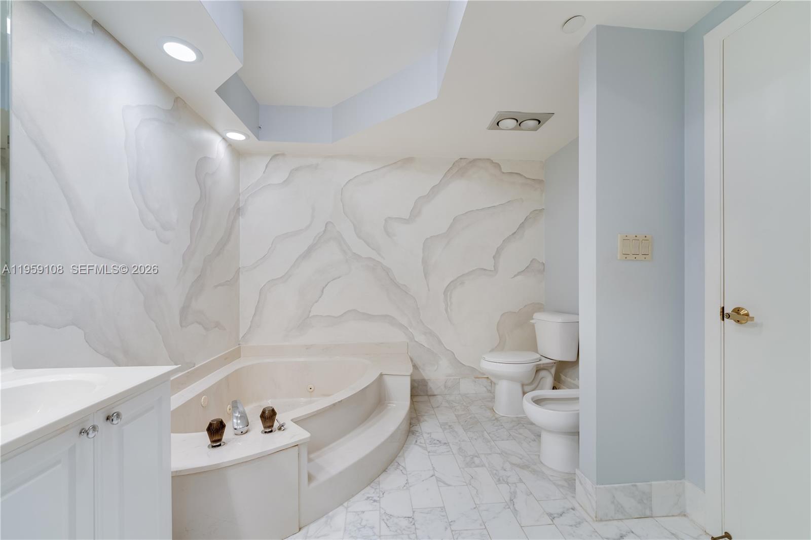 20281 E Country Club Dr # M6