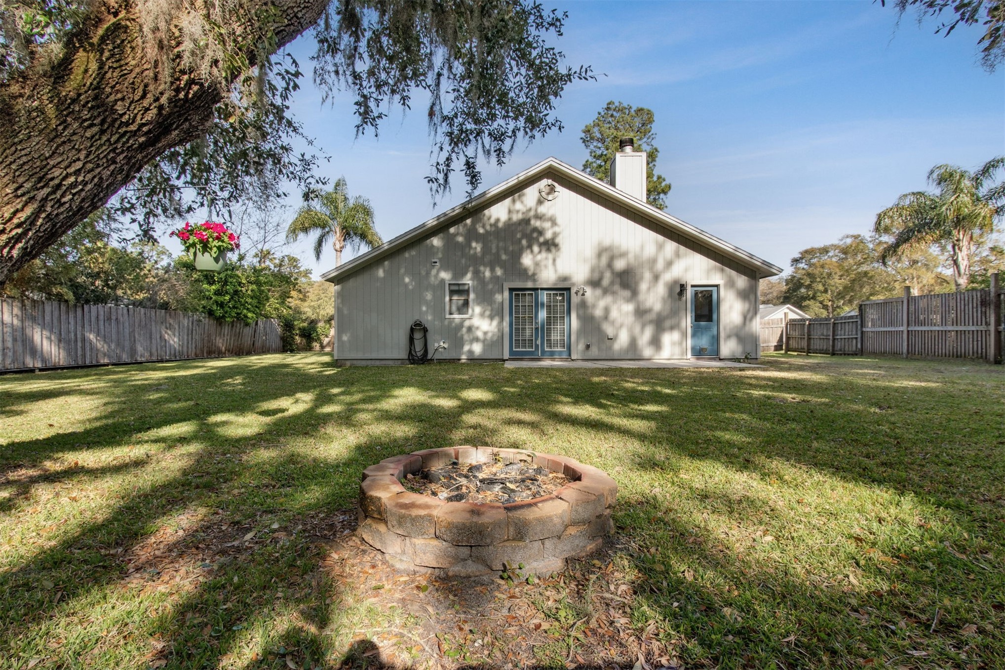 2027 BONNIE OAKS DRIVE
