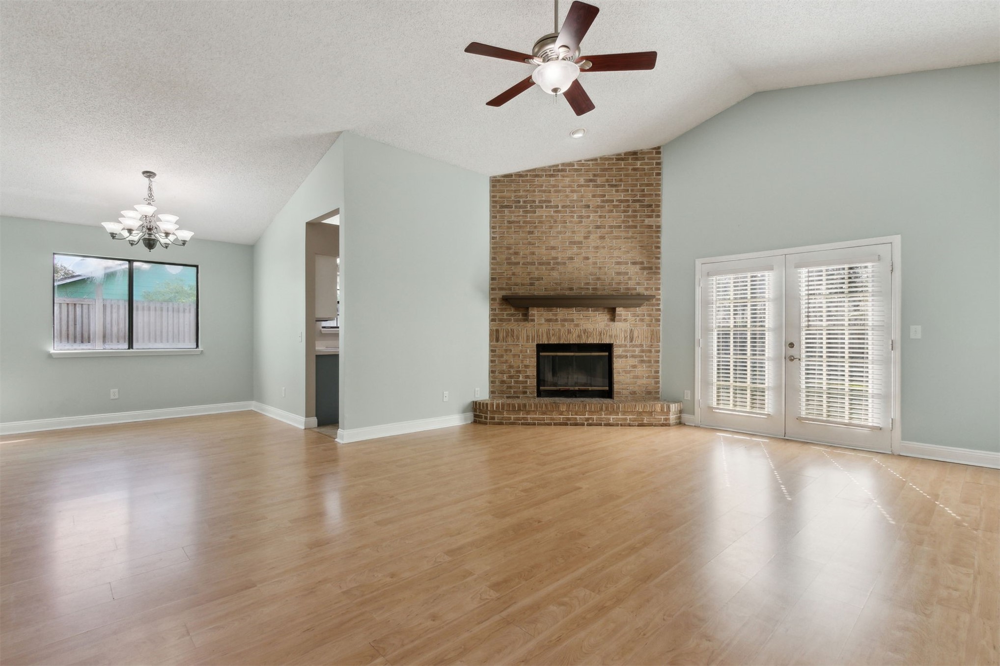 2027 BONNIE OAKS DRIVE