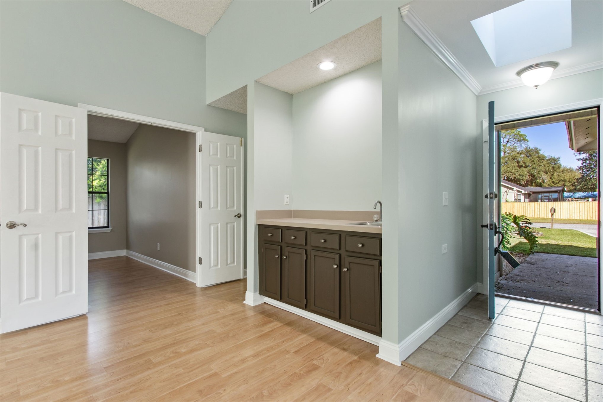 2027 BONNIE OAKS DRIVE