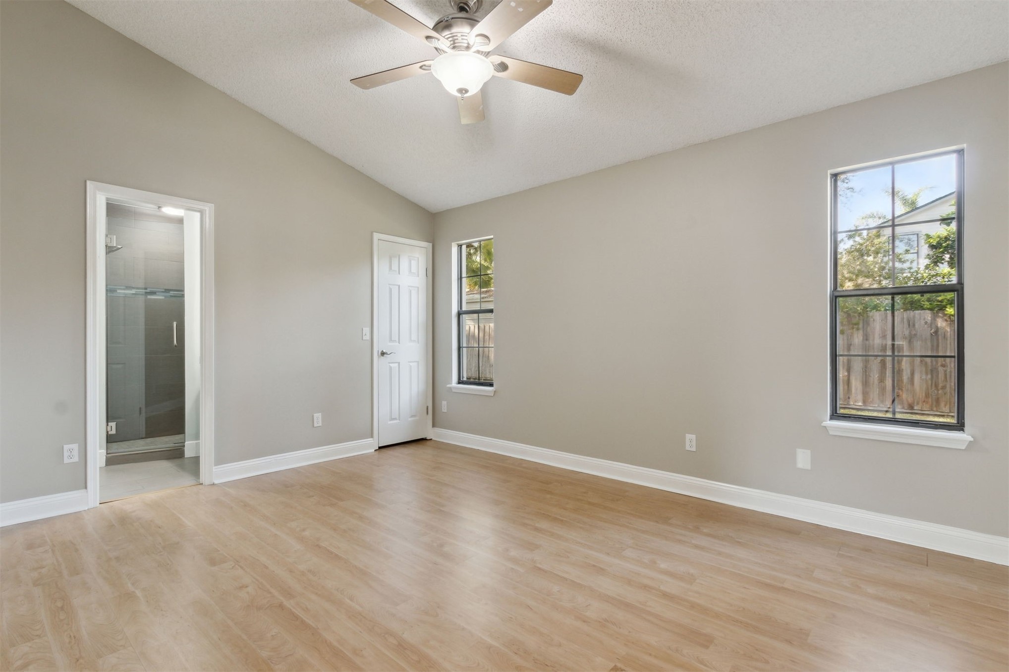 2027 BONNIE OAKS DRIVE
