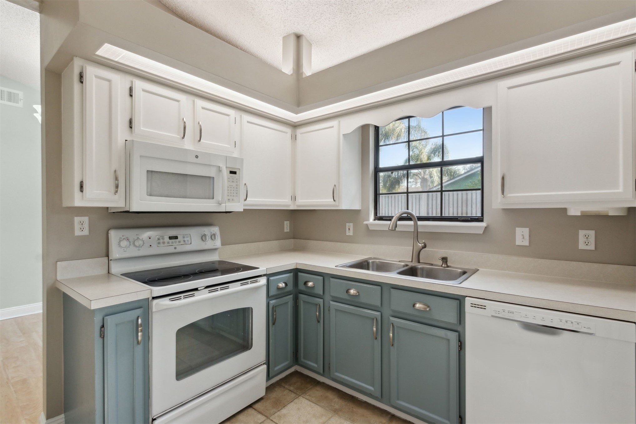 2027 BONNIE OAKS DRIVE