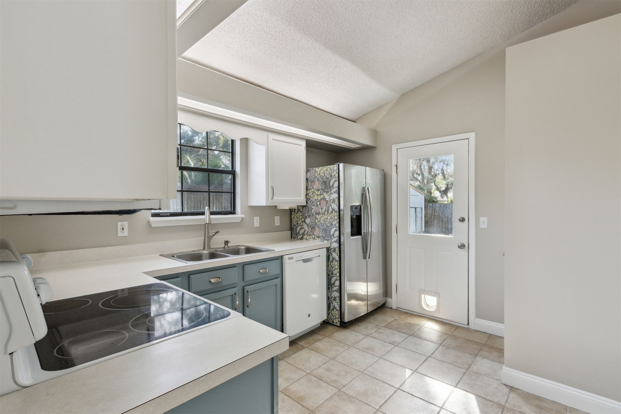 2027 BONNIE OAKS DRIVE