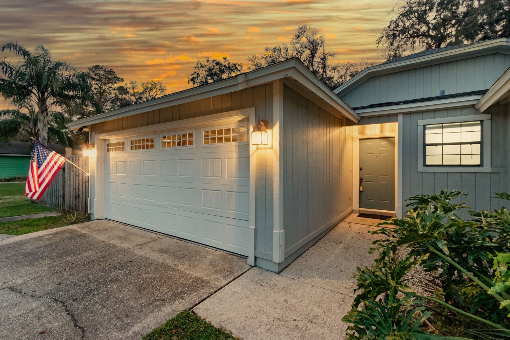2027 BONNIE OAKS DRIVE